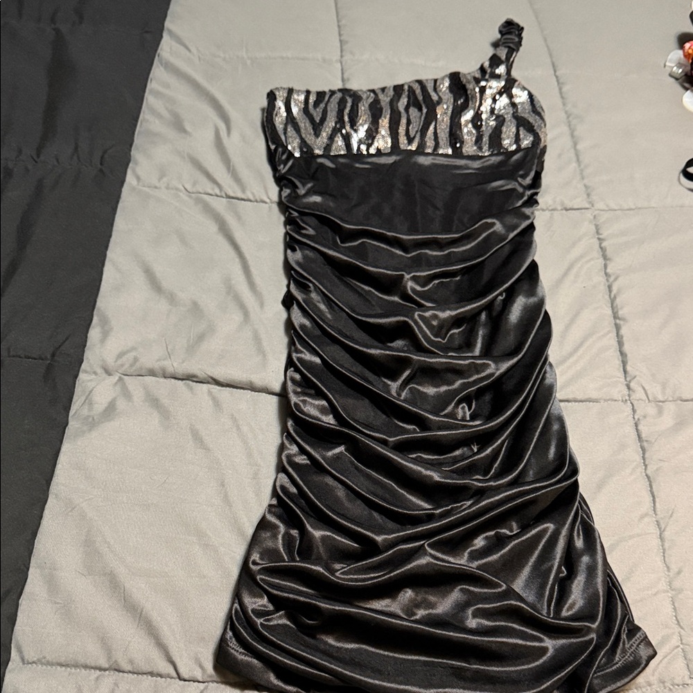 Elegant Black One-Shoulder Dress